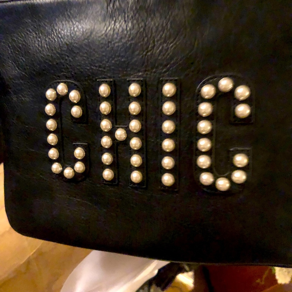 Súper cute Rebecca Minkoff leather wristlet clutch